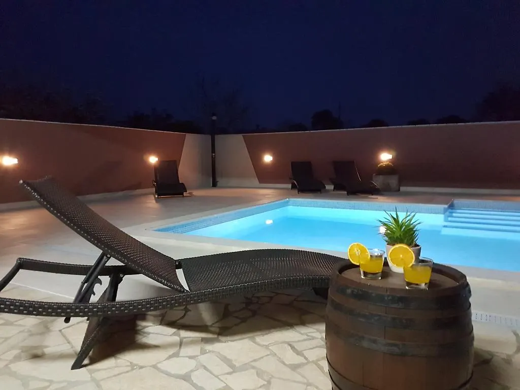 Villa Komel With Pool Fažana